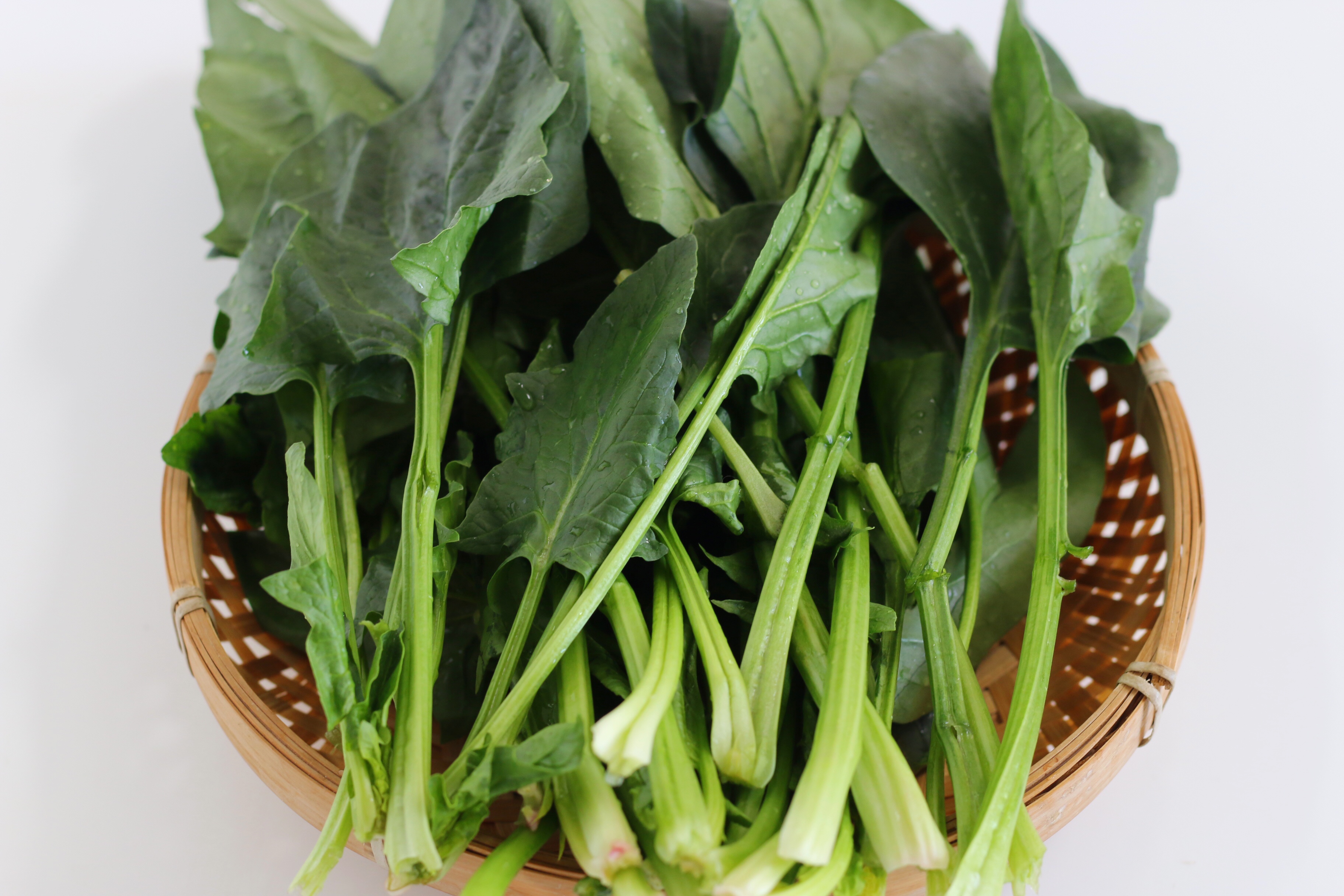 菠菜手擀面的正确做法，及固色技巧，不用加小苏打，面条照样翠绿