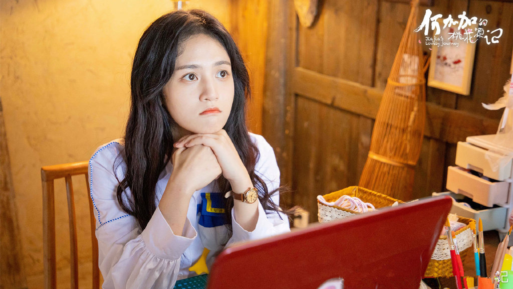 《何加加的桃花源记》开播，剧版向往的生活，城市女的田园造梦