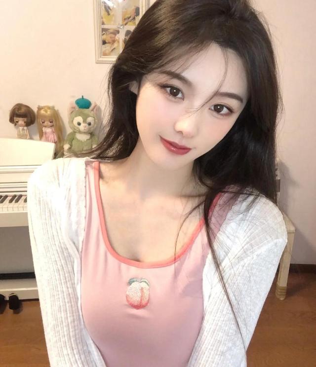 拥有这4个特征的女生,被称为"纯欲天花板",看杨幂早期就知道