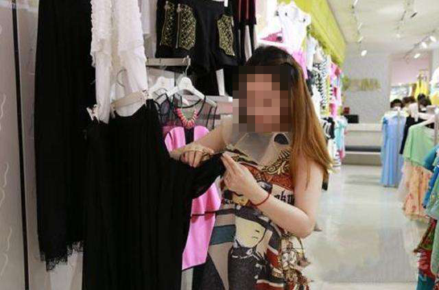 女大学生因想买7000元的裙子，到酒吧做兼职模特，最终结局如何？