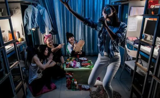 为何大学生喜欢到校外租房？不是花钱享受生活，实则只想花钱消灾