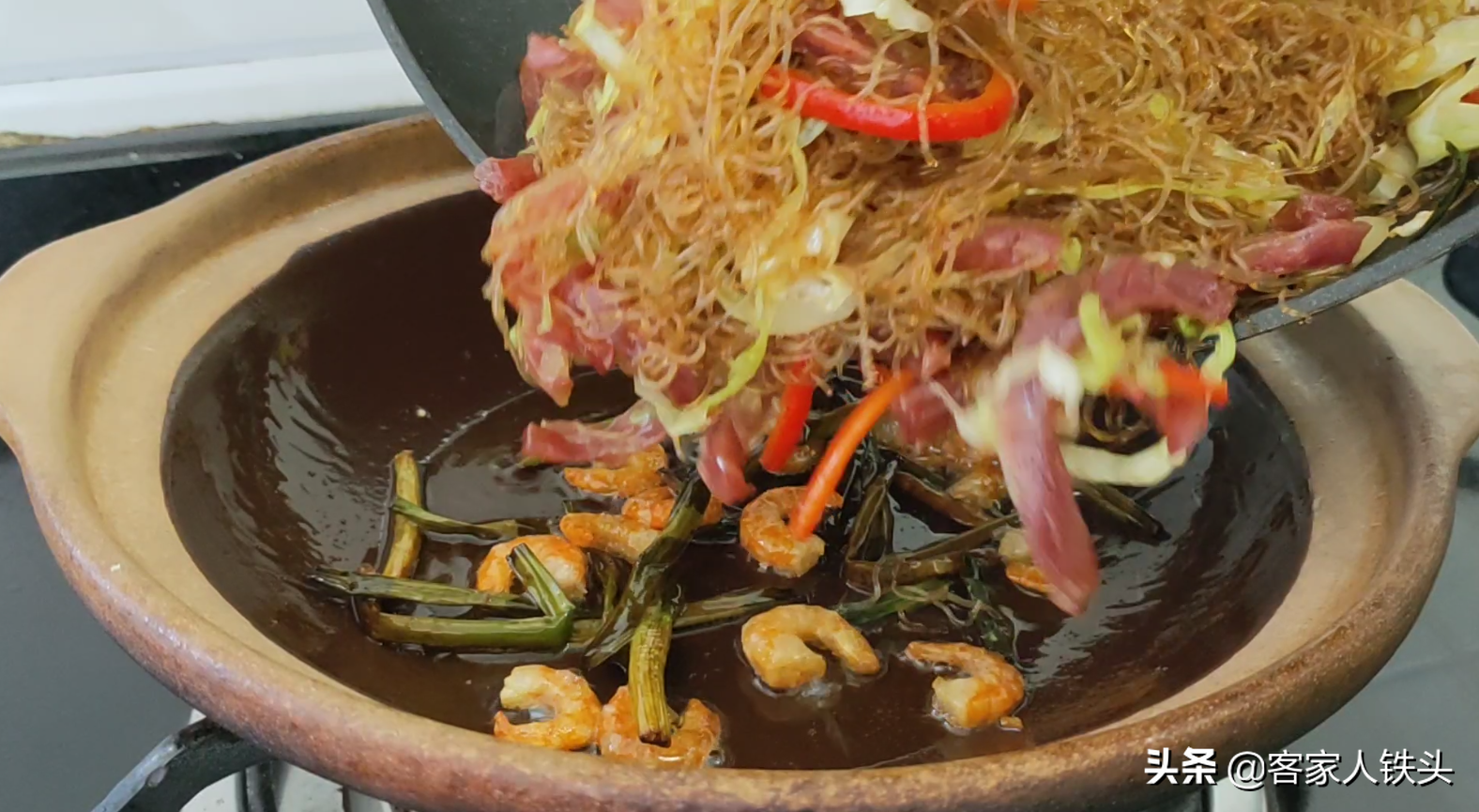 炒粉丝易起坨？小技巧教给你，3把粉丝炒一锅，喷香弹牙入味好吃