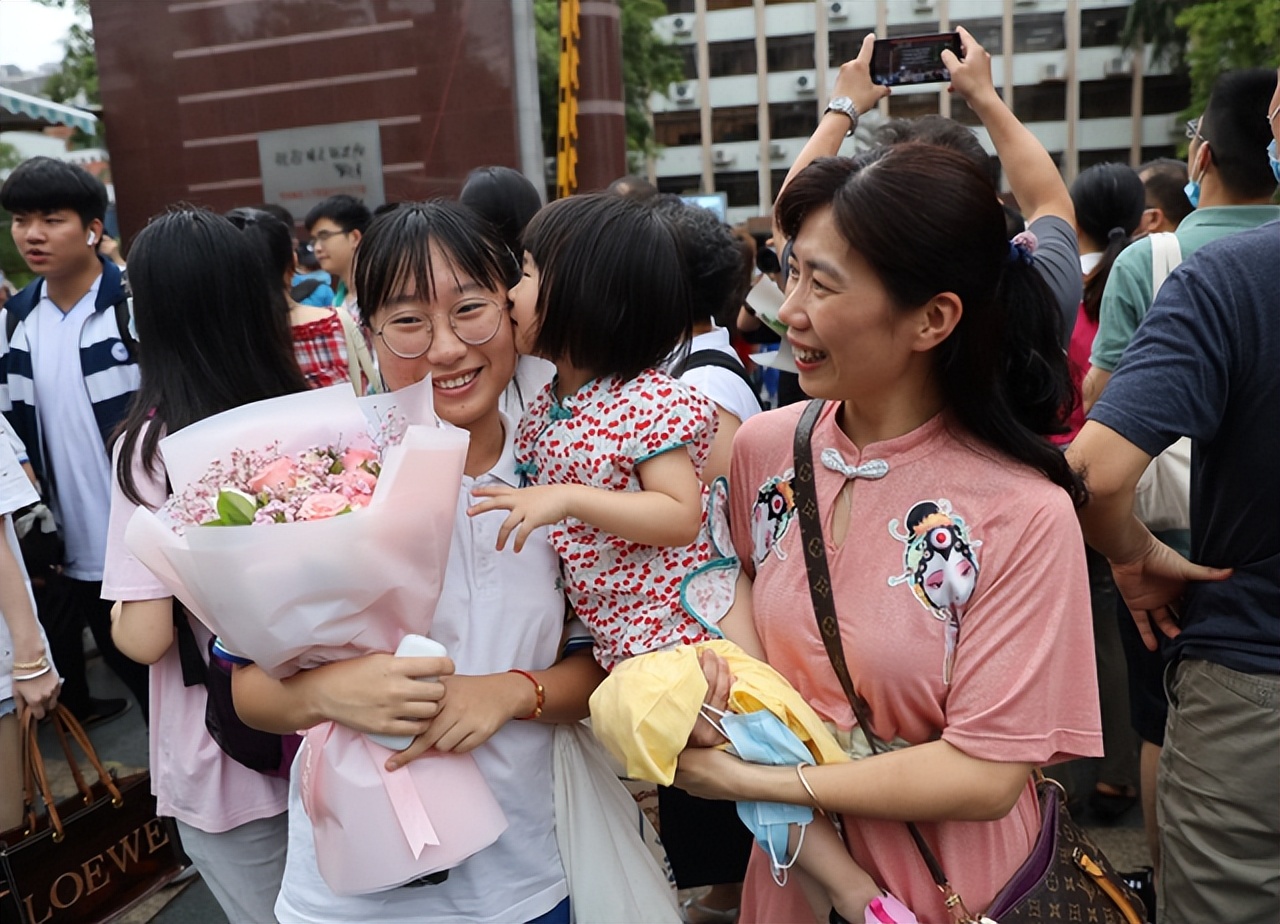 通知！2022上海市高考“延期举行”，考生：复习时间又多了一个月