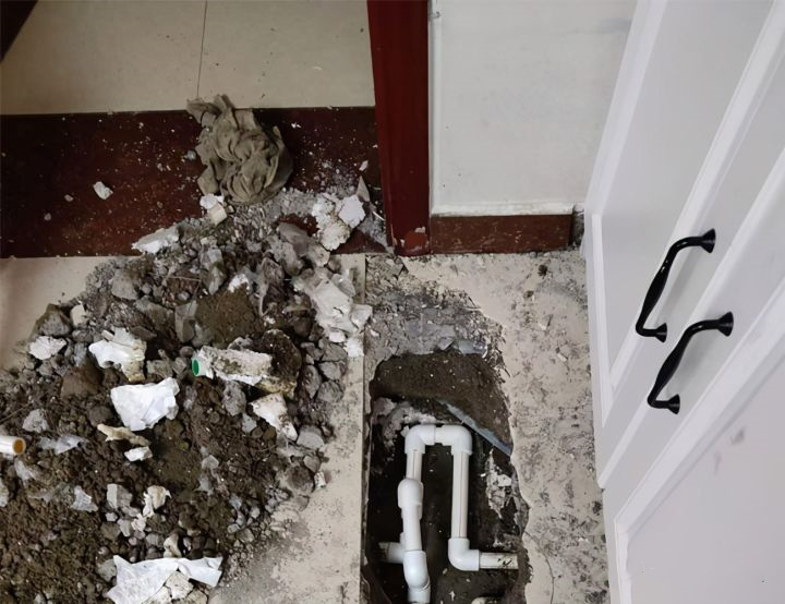 卫生间漏水,不砸砖怎么补漏?我花了3000元,把坑都替你们踩完了