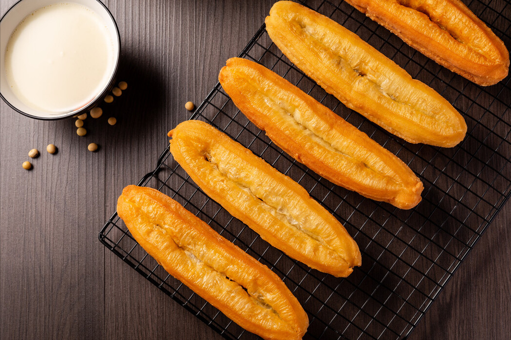 怎么炸油条(炸油条自己在家做)