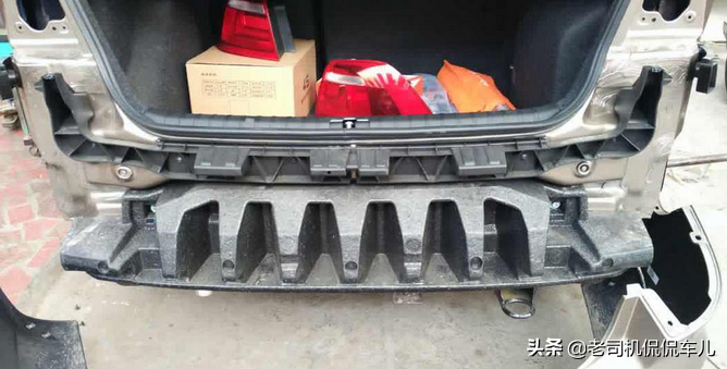中国人买走了全球一半的大众车，大众凭啥还歧视对待国人？