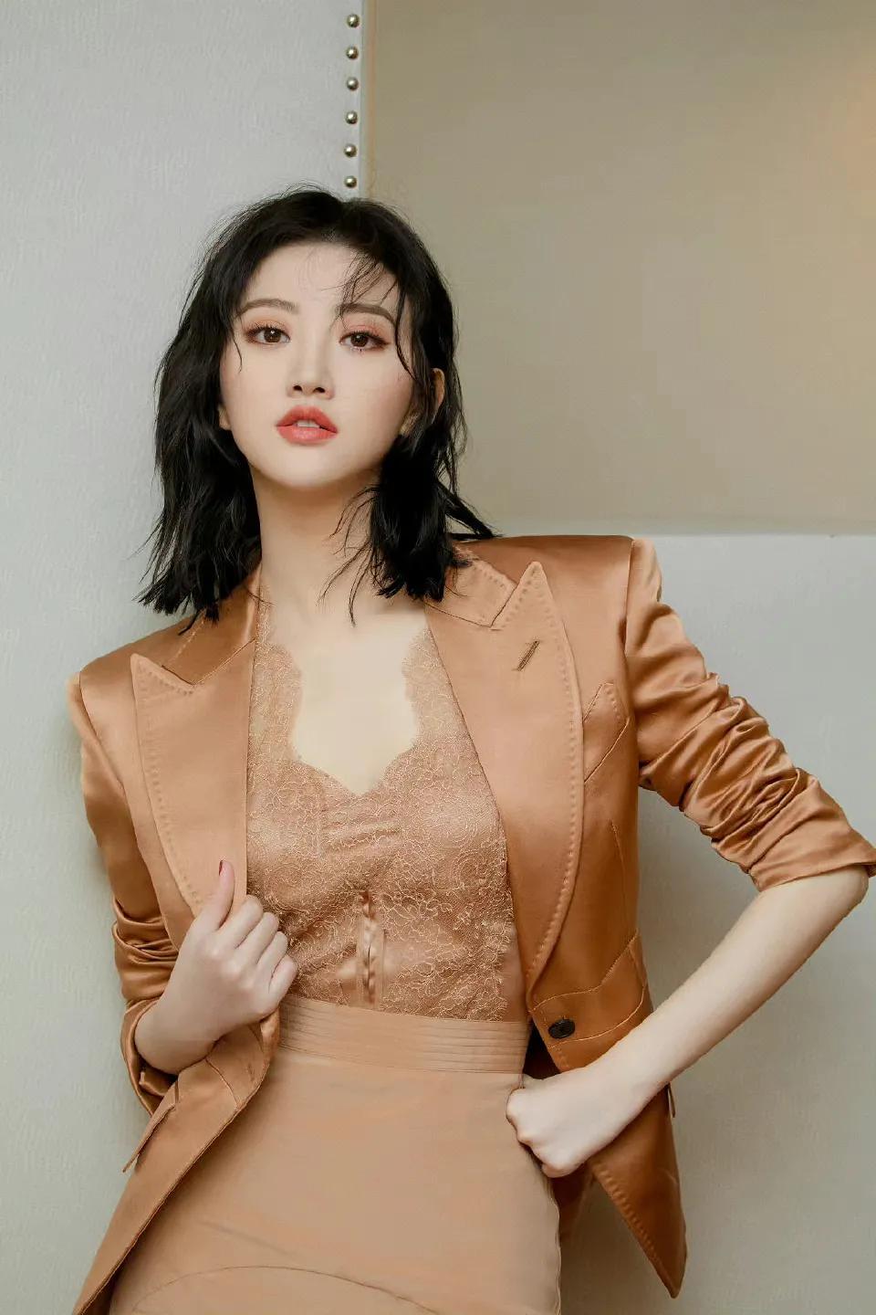 美图分享｜景甜｜蕾丝衫都盖不住的慵懒迷醉