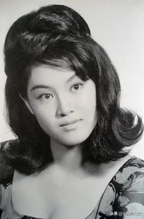 容忍丈夫出轨，用44年的卑微隐忍换来百亿遗产，何莉莉真是不简单