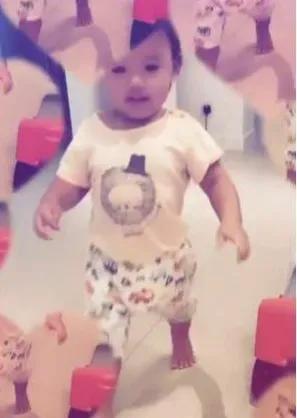 张柏芝晒和儿子游泳动态，3岁小王子正脸曝光，脸蛋肉嘟嘟萌态足