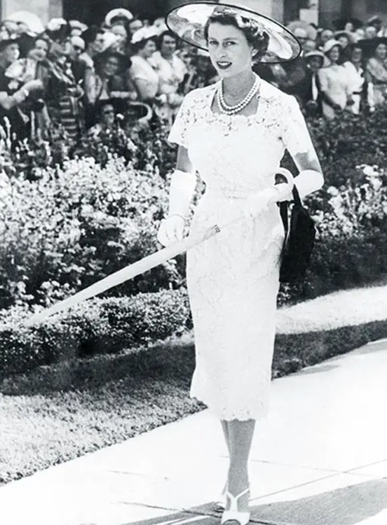 伊丽莎白二世的穿搭，堪称时尚界的天花板，处处流露着优雅与高级