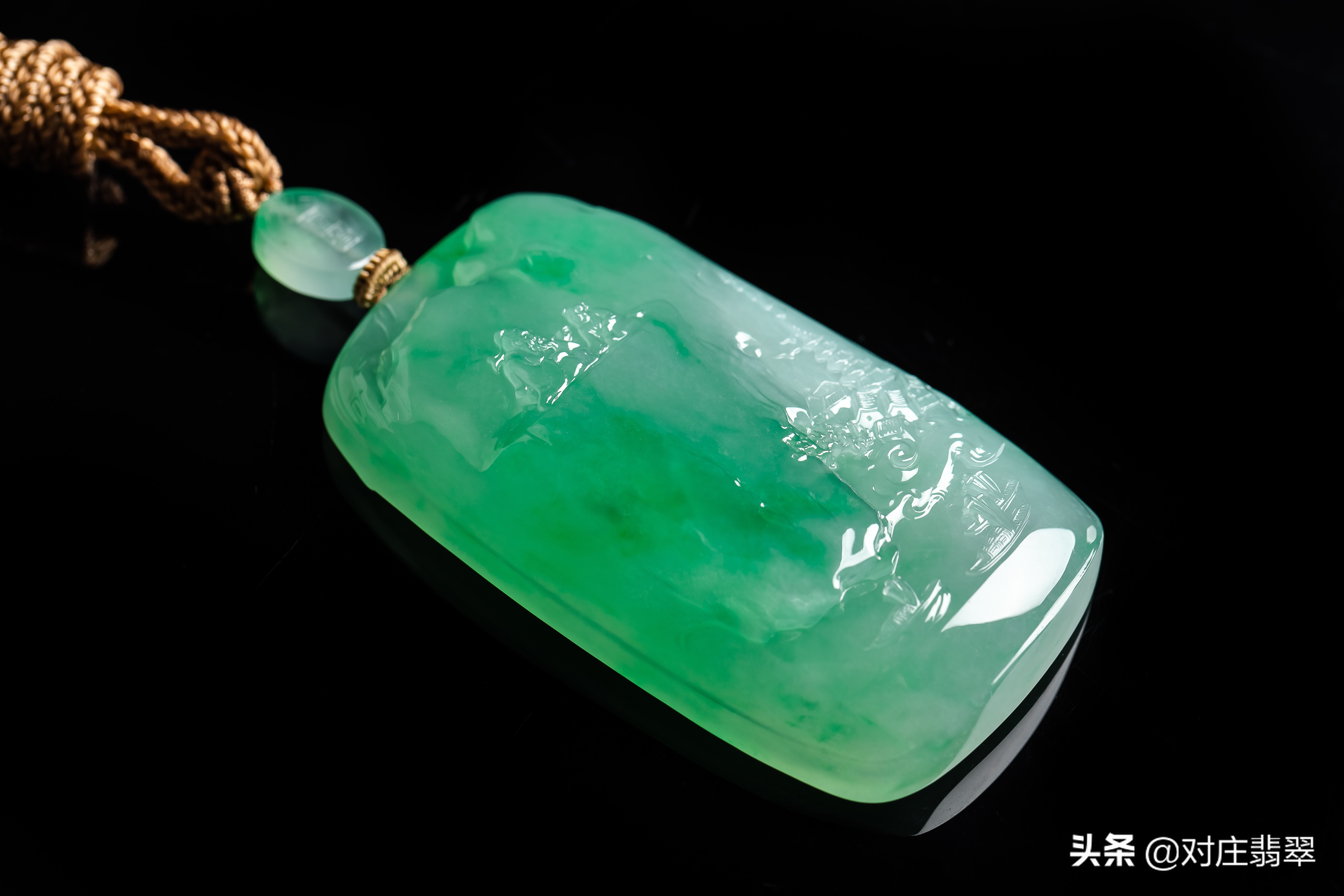 抛光后的涨与跌！满色翡翠玉石毛货雕件怎样挑选？
