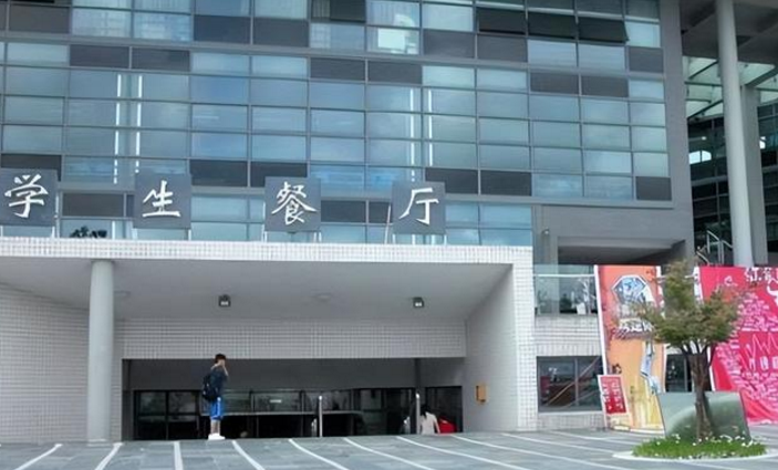 “我科有多大，地铁5站那么大！”华中大太奢华，光食堂就有37个