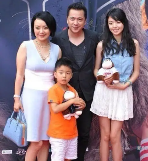 华谊王氏兄弟两人，挥金如土时有多辉煌，人走茶凉后就有多落魄