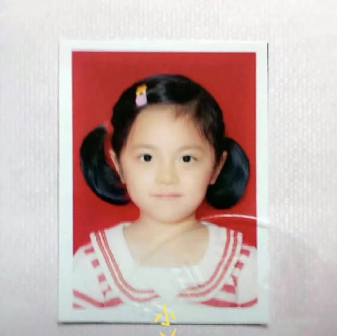 8位明星童年照曝光,肖战完全认不出,杨幂和关晓彤从小美到大