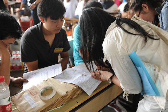 在大学校园中，这类“交易”已经随处可见，但对学生的危害可不小