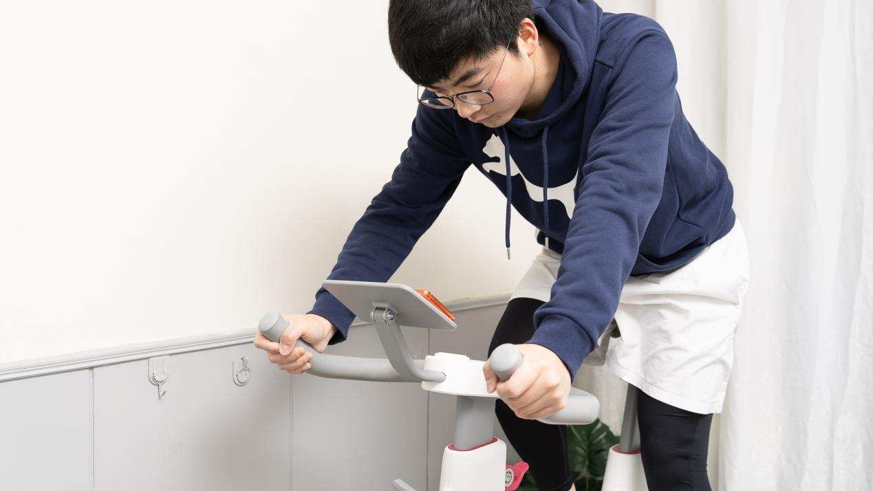 野小兽m2动感单车+健腹轮+健身手套—我的减重装备+饮食清单