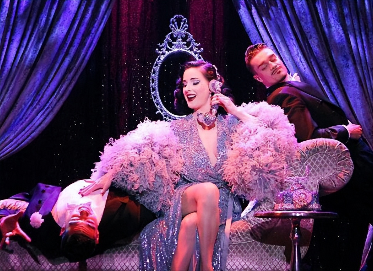 为美而活的最贵脱衣舞娘，身价10亿，英国王室向其发出邀请被拒