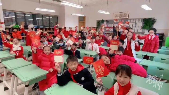 杭州市滨和小学的新年餐太丰盛了(图7)