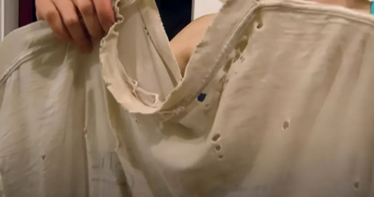 纽约女子22年不买衣服，捡来的袜子穿到透明，13年抠出一套房