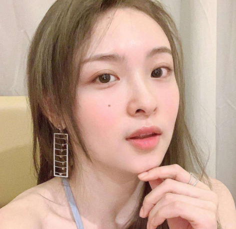 北大美女学霸走红，毕业后选择进娱乐圈，却因艺术生身份引质疑