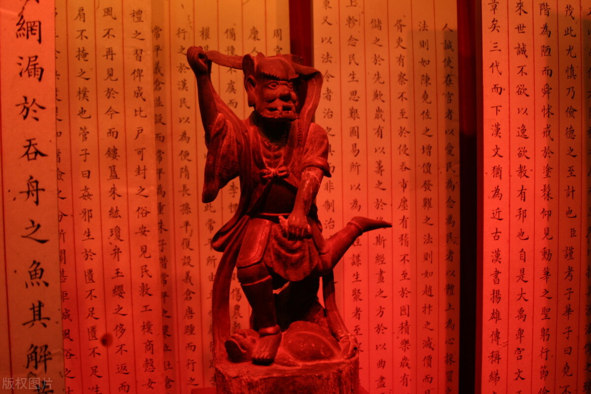 高考来临,考生家长拜"文昌帝君"的正确姿势