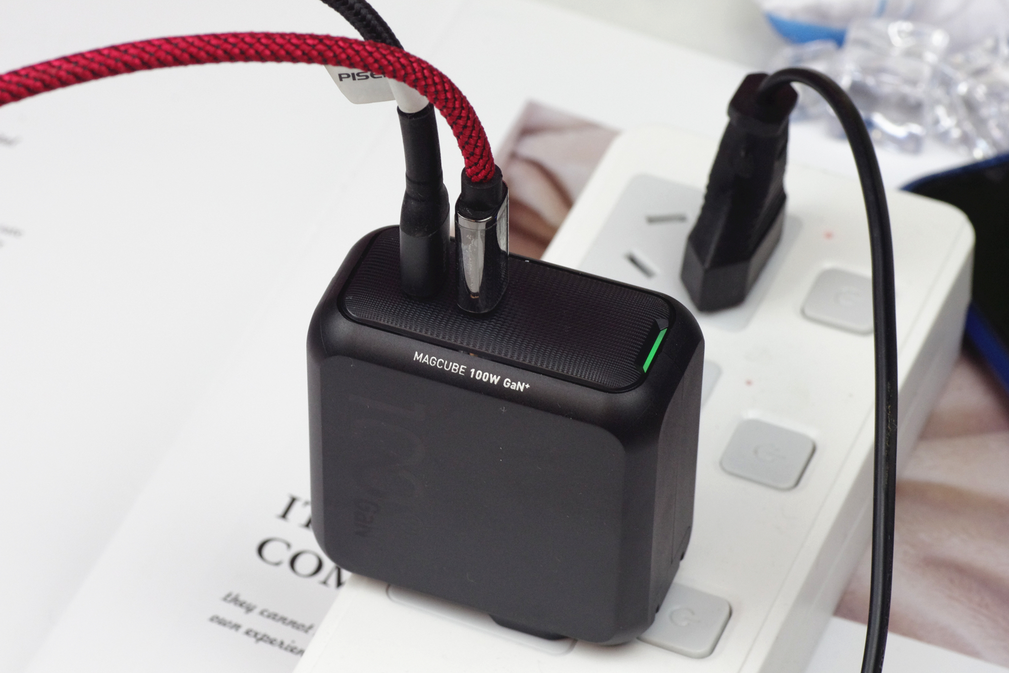 充電小鋼炮，筆記本手機都能用，Aohi 100W氮化鎵充電器體驗
