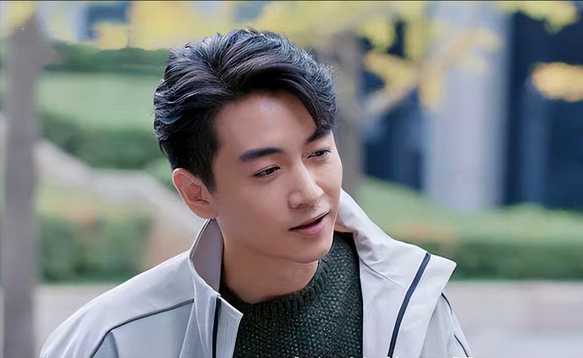 小陈和晓晨看起来有种相似的美，给人一种亲生兄妹组成CP的错觉