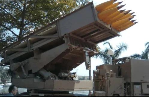 印度试射增程型老式火箭炮，只因原火箭弹体长度太长