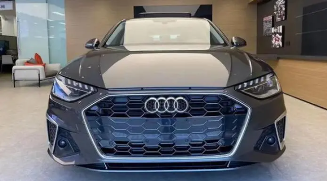 焕颜进化，内饰梦幻，2022奥迪A4L强势来袭