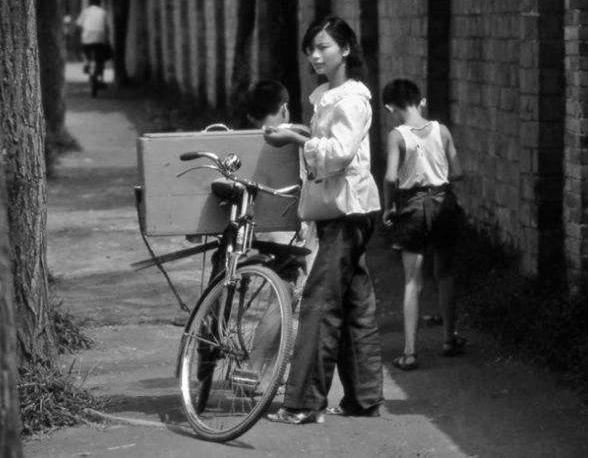 13年前，江苏19岁美女爱上大20岁大学老师，为爱不惜断绝父女关系