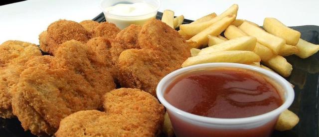 鱼肉是癌症的“发物”吗？医生提醒：应该撤下餐桌的，是这5物