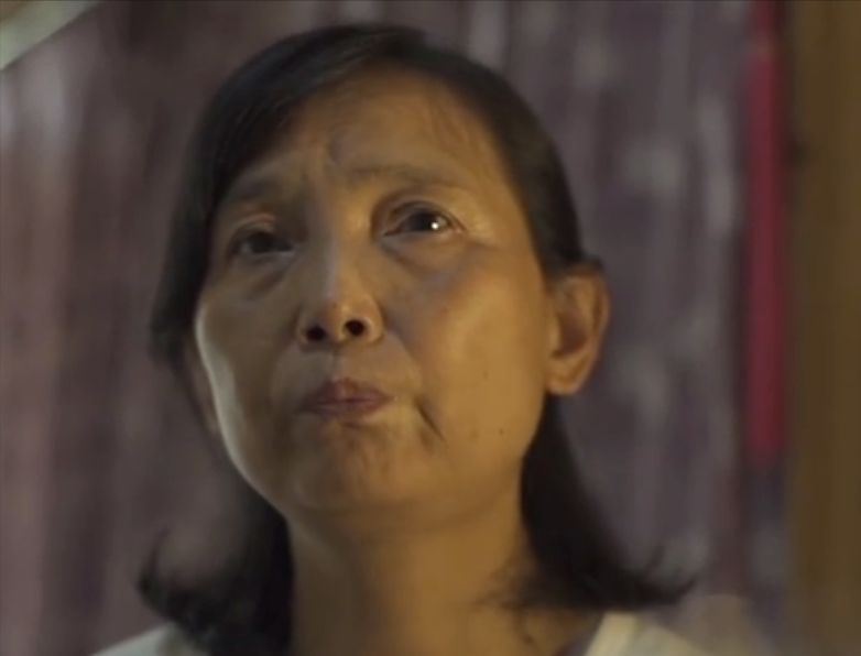 17年前，浙江19岁男孩背着母亲上大学，29岁不顾反对变性为女人