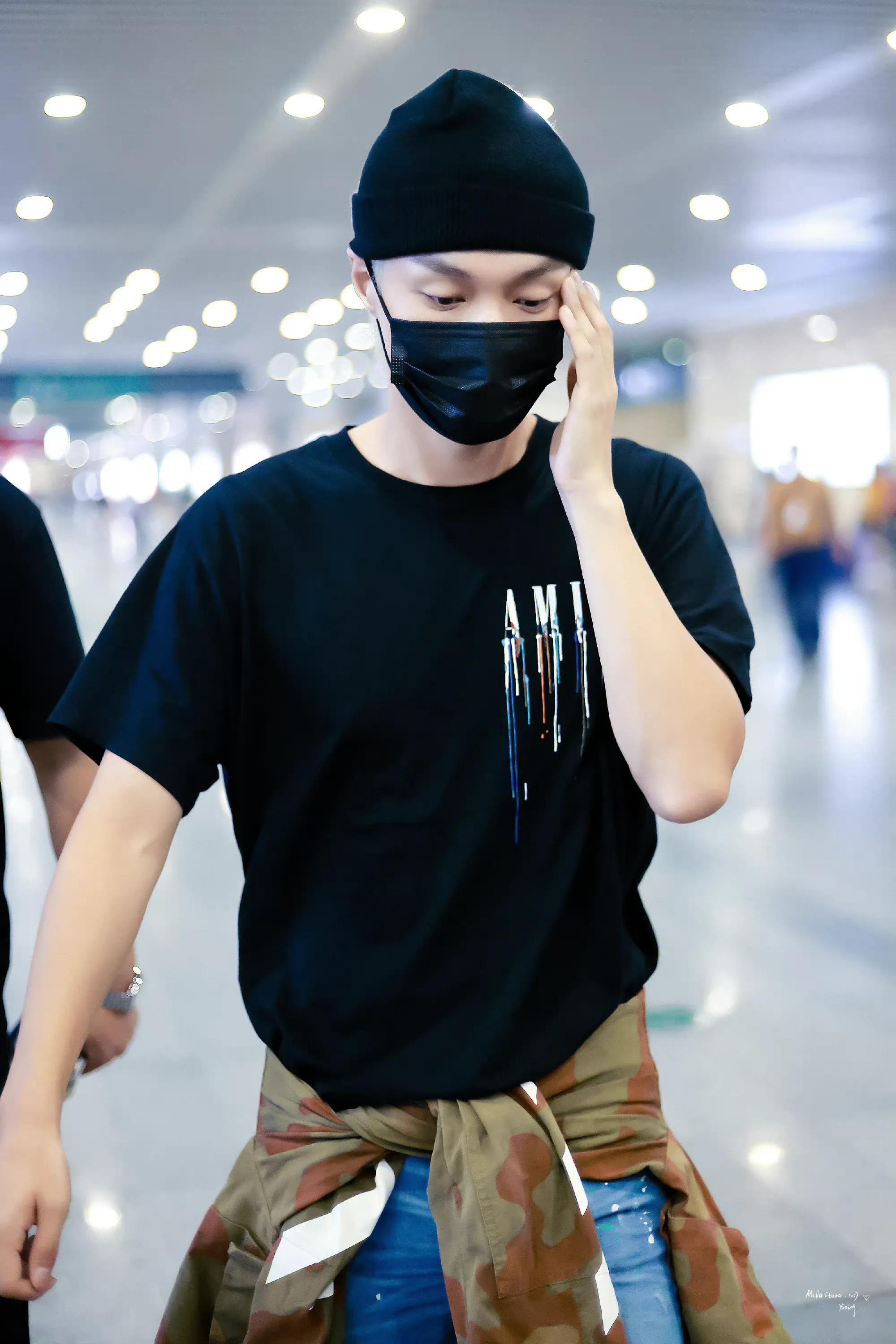 许佳琪银发，张艺兴银发，同是爱豆出身，同是银发造型，谁更好看