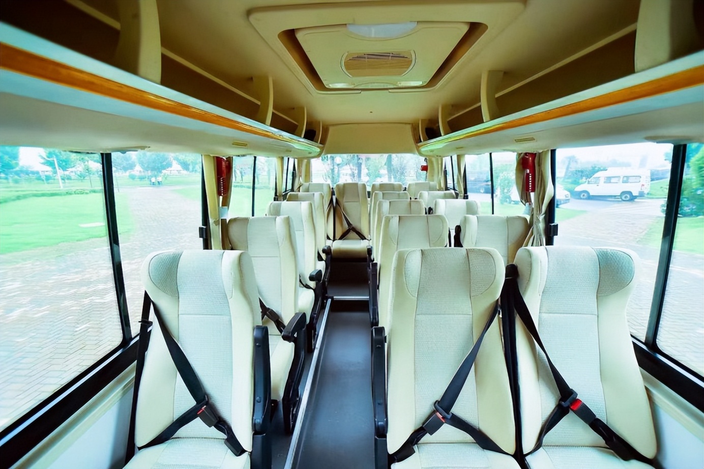 南京依維柯向湖南常德欣運集團批量交付歐風(fēng)商旅車(chē)