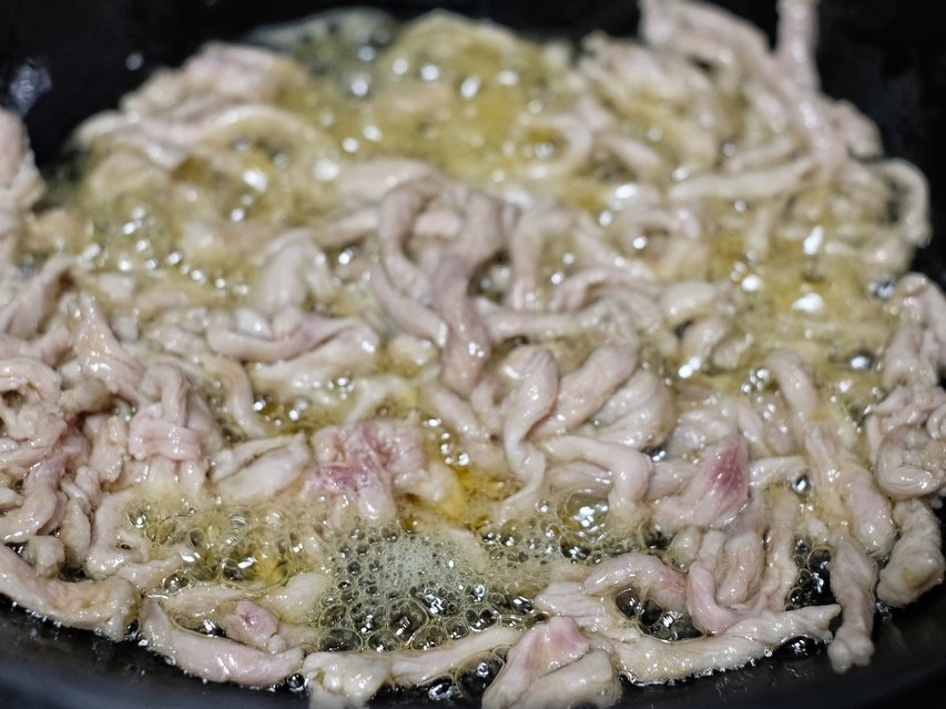 如何炒出嫩滑不老的京醬肉絲？ 大廚親自示範，鹹甜適中，醬香濃郁