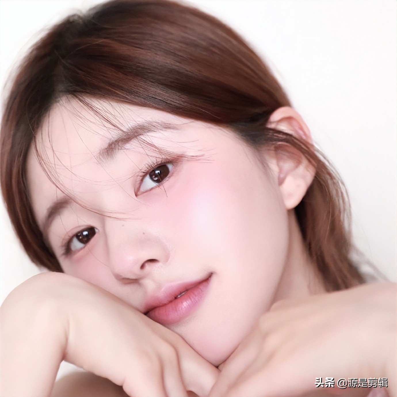 赵露思 ​​​自拍美照曝光