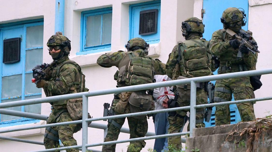 《神探大战》飞虎队真的有那么弱吗？他们可是香港警察的特种兵