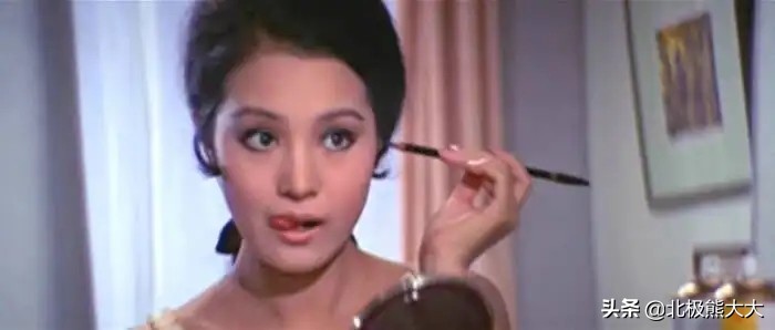 容忍丈夫出轨，用44年的卑微隐忍换来百亿遗产，何莉莉真是不简单