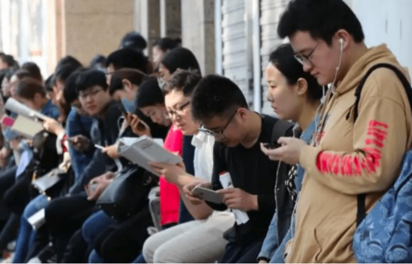 公务员禁止兼职，事业编鼓励兼职，为什么大学生依旧热衷公务员？