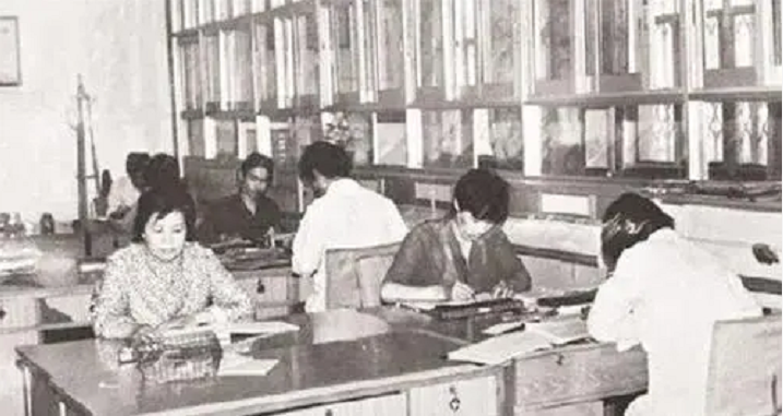 32岁女会计汤兰英：70年代贪污4万，包养7个情夫，最终被情夫举报