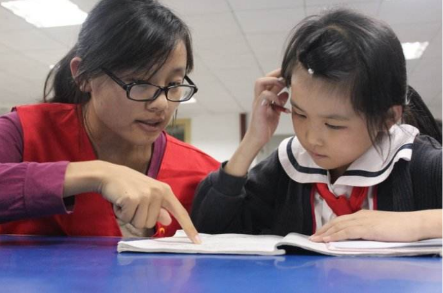 27岁美女在广州有多栋楼，每天拿着笔记本收房租，如今怎样？