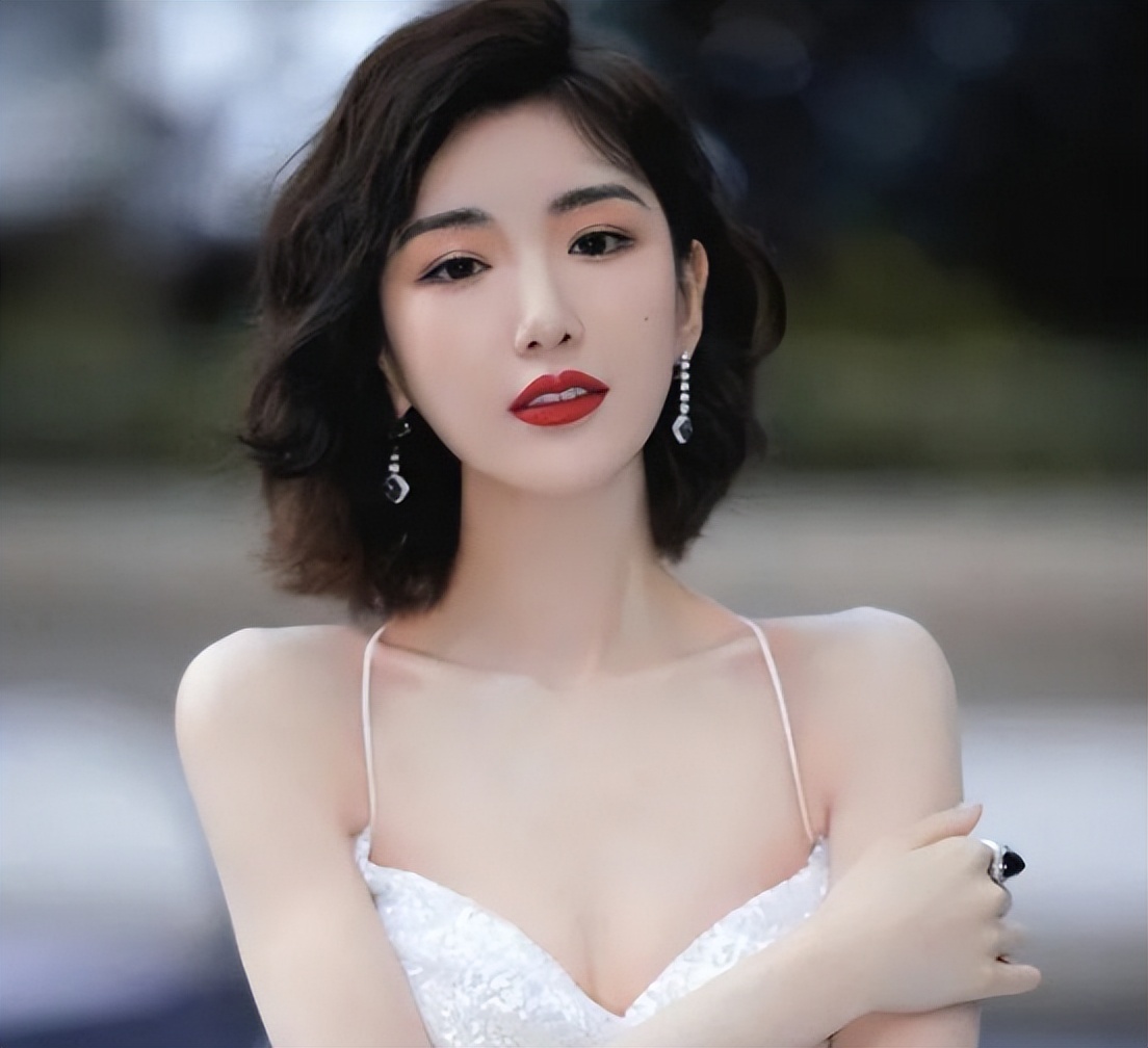 娃娃脸我只服这12位明星！有人30岁还能演高中生，个个青春永驻