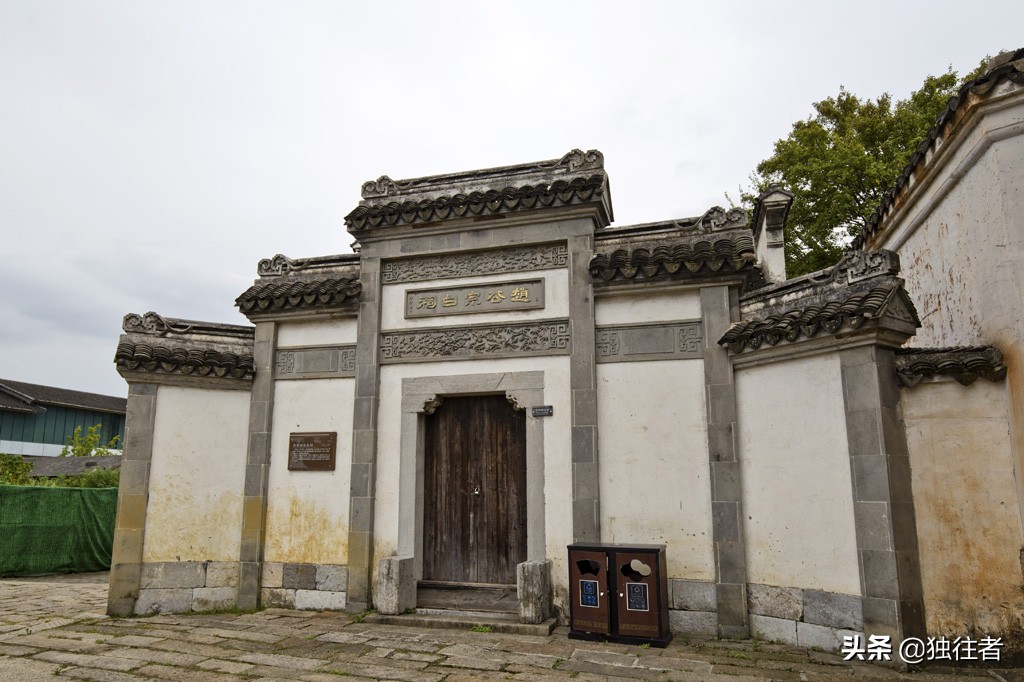 一百多座祠堂汇集于这处风水宝地，独一无二的古镇祠堂群