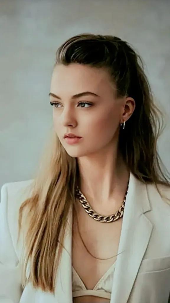 《支离破碎》女演员莉莉·库拉格