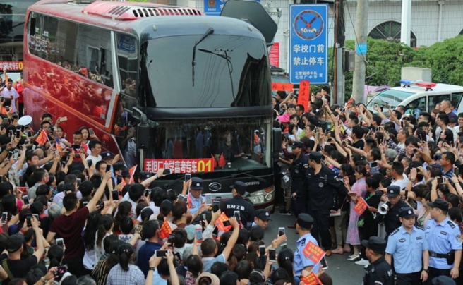 77年高考恢复，被录取的001号学生怎样了？一生都在报效祖国