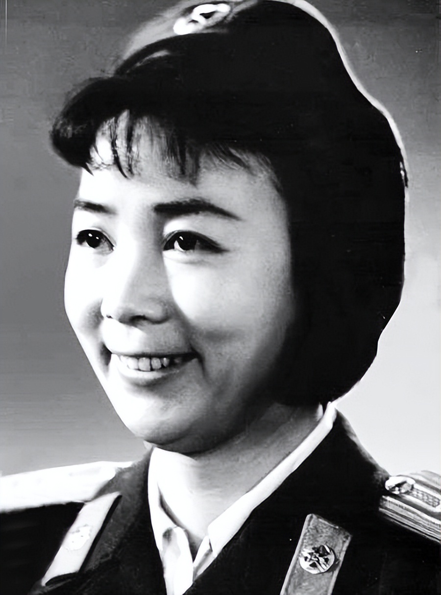 艺术家田华：与初恋丈夫爱一生，儿子去世当天她为何还去当评委？