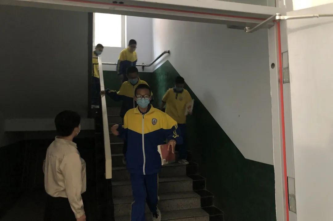 演練有方 應(yīng)急不慌丨廣宗太行中學(xué)開展防震防火緊急疏散演練