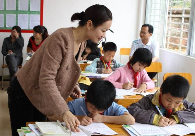 老师的朋友圈意外走红,内容风趣幽默,原来老师没想象中那么严格