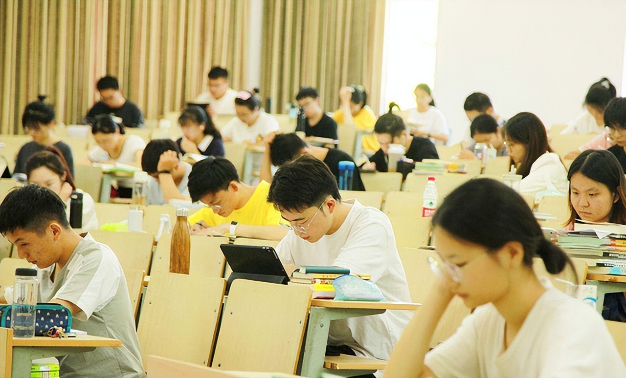 考生被取消“拟录取”上热搜，看到背后的原因，有人惋惜有人嘲讽