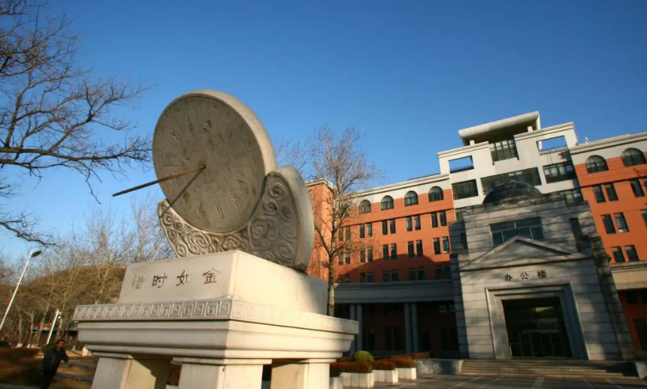 南开大学冲上热搜，多名教师被学生实名举报，校方回应来了